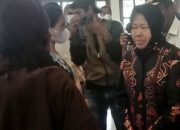 Menteri Risma Berikan Santunan pada Ahli Waris Korban Gempa di Jayapura