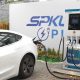 Kendaraan Mobil Listrik mengisi energi listrik di SPKLU PLN. ( Foto : Istimewa )