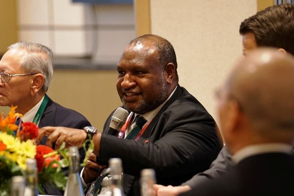 Perdana Menteri Papua Nugini ( PNG ), James Marape dalam suatu pertemuan dengan Pemerintah RI dan PLN . ( Foto : Istimewa )