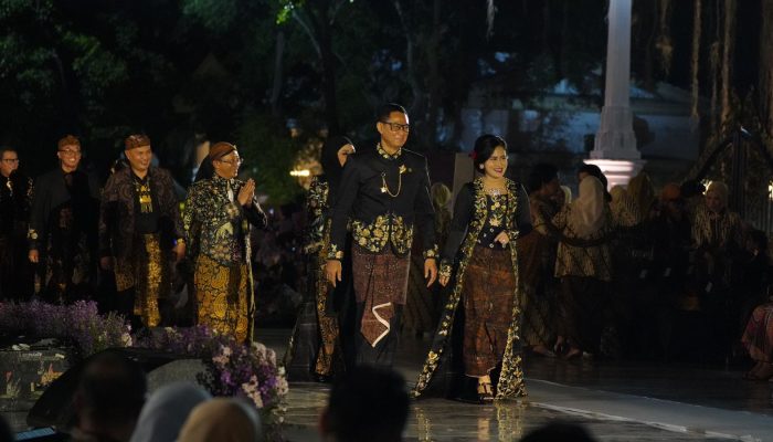 Hari Batik Nasional, Direksi PLN Tampilkan Perpaduan Busana Adat Solo dan Yogyakarta di Istana Negara