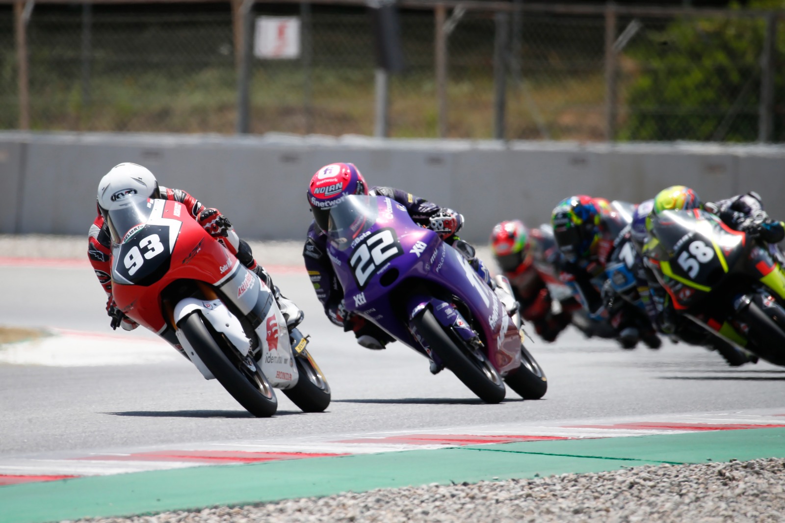 Pebalap Astra Honda Racing Team (AHRT), Fadillah Arbi Aditama, nomor start 93, saat berlaga di Circuit de Barcelona – Catalunya, beberapa waktu lalu. ( Foto : Istimewa )