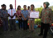 Mensos Berikan Bantuan untuk Guru dan Masyarakat di Samenage