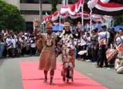 Fashion Show Oeang, Meriahkan Peringatan Puncak HORI 77 di Papua