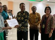 Kementerian Agama Serahkan Bantuan Dana Untuk  23 Gereja di Papua
