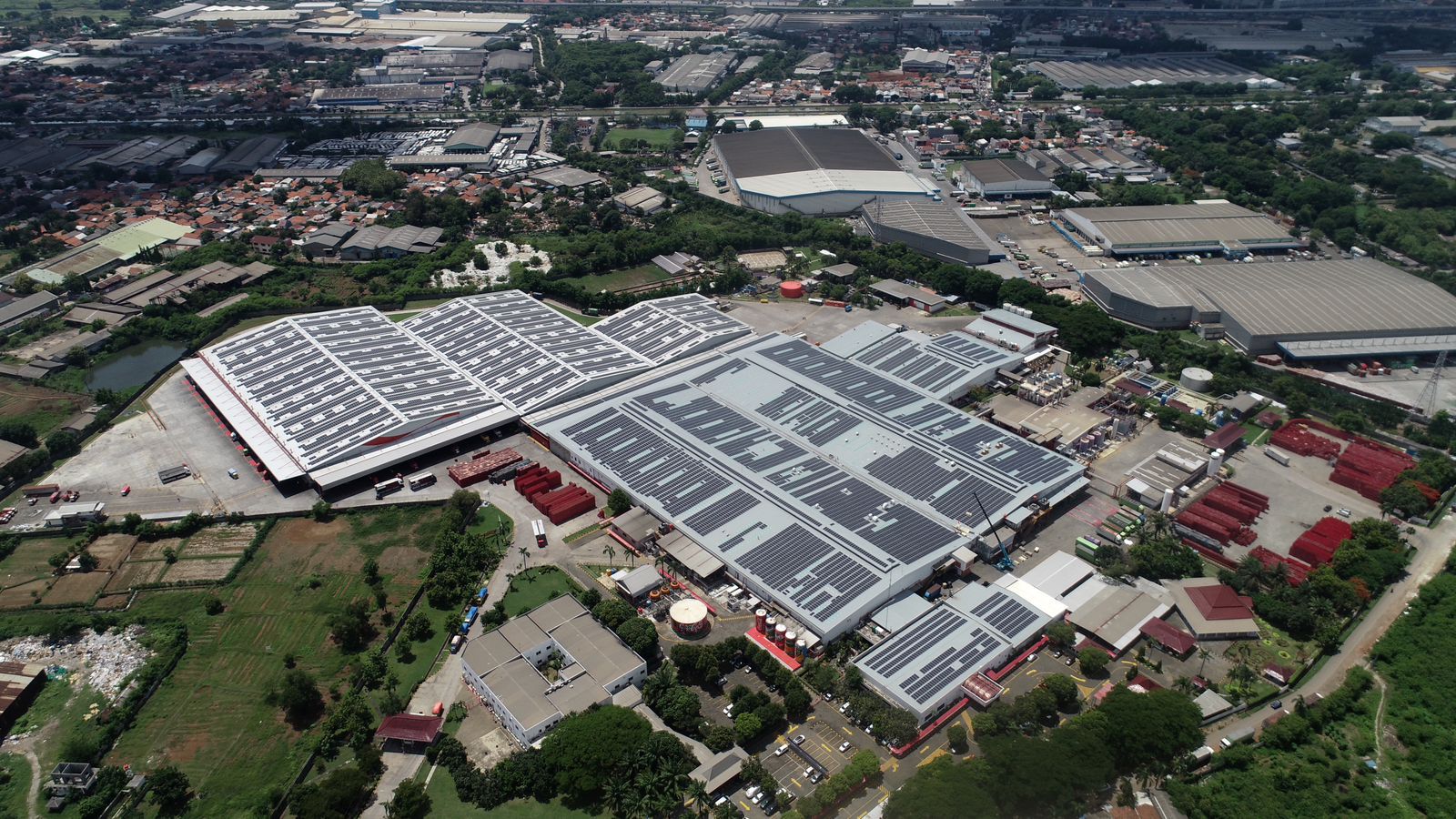 Pabrik Bekasi 1, pabrik terbesar milik Coca-Cola Europacific Partners (CCEP) Indonesia yang akan memanfaatkan layanan _Green Energy As Services Renewable Energy Certificate_ (REC) PLN. ( Foto : Istimewa )