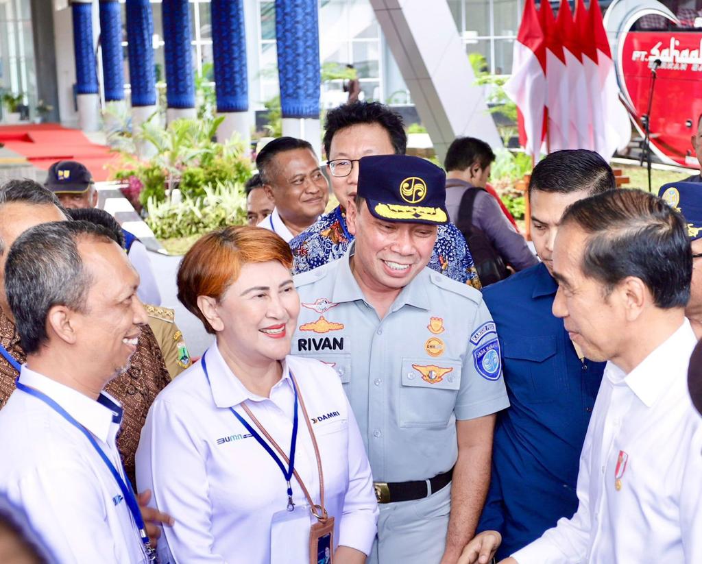 Direktur Utama Jasa Raharja Rivan A. Purwantono turut serta dalam peresmian Terminal Tipe A Pakupatan, Serang, Banten, oleh Presiden Joko Widodo, Senin (8/1/2024). (Foto : Istimewa )