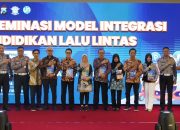 Jasa Raharja dan Korlantas Polri Serahkan Buku Pendidikan Lalu Lintas pada Tenaga Pengajar di Jawa Timur