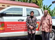 Mensos Serahkan Bantuan 4 Kendaraan Kedaruratan Untuk Gereja di Papua