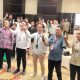 Foto bersama OJK, Perbankan, BPJS dan Komunitas Penyandang Disabilitas di Jayapura dalam kegiatan edukasi keuangan yang digelar di Swissbell Hotel Jayapura, Rabu ( 21/2)( Foto : Muhammad Kasim )