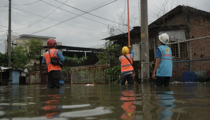 Tantangan Cuaca Ekstrem, PLN Siagakan Petugas Jaga Kelistrikan Andal selama Ramadan