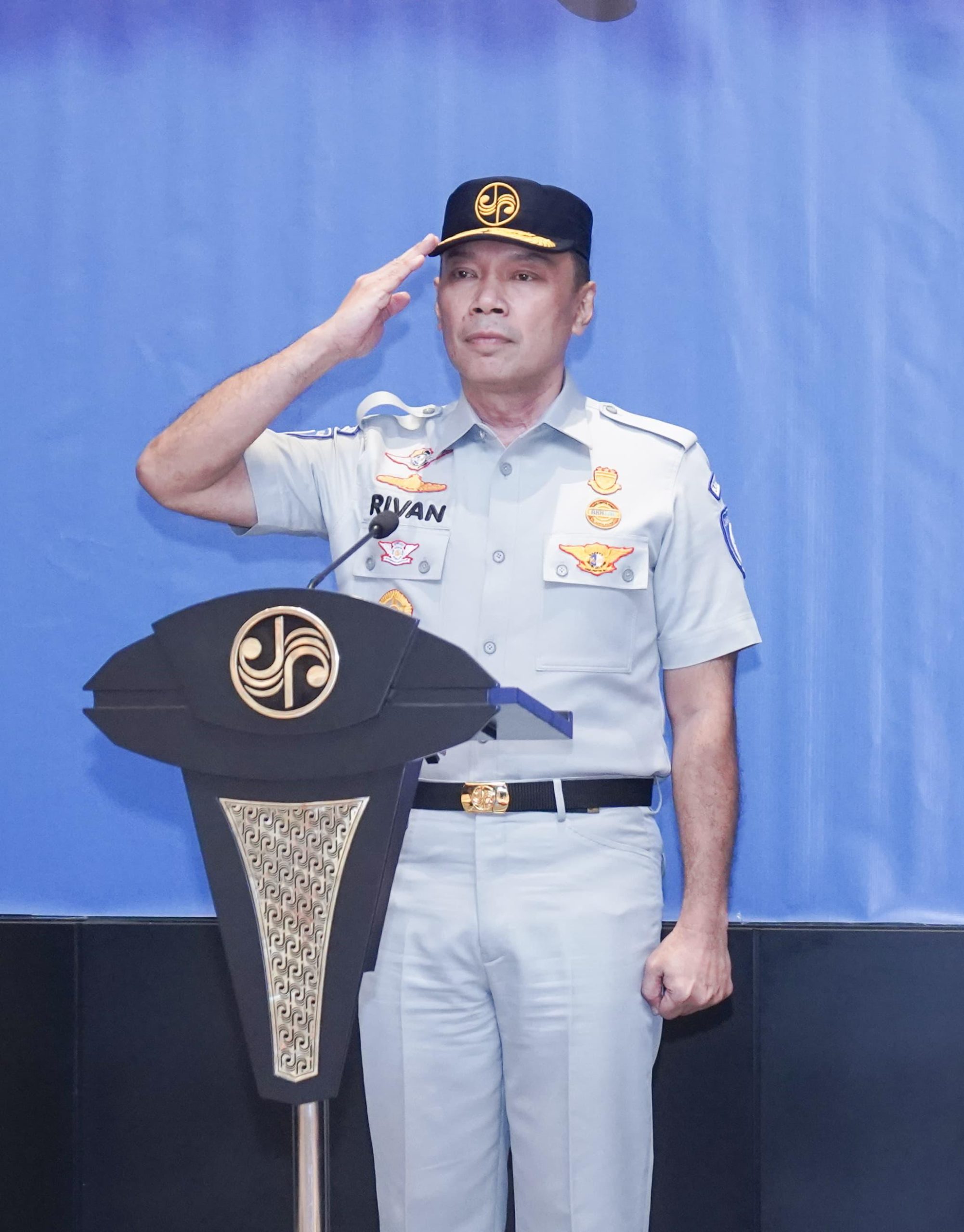 Direktur Utama Jasa Raharja Rivan A. Purwantono, ketika memimpin Apel Pengamanan Lebaran Idul Fitri Tahun 2024/1445 H yang dilaksanakan di Kantor Pusat Jasa Raharja, Kuningan, Jakarta Selatan, pada Senin (1/4/2024). ( Foto : Istimewa )