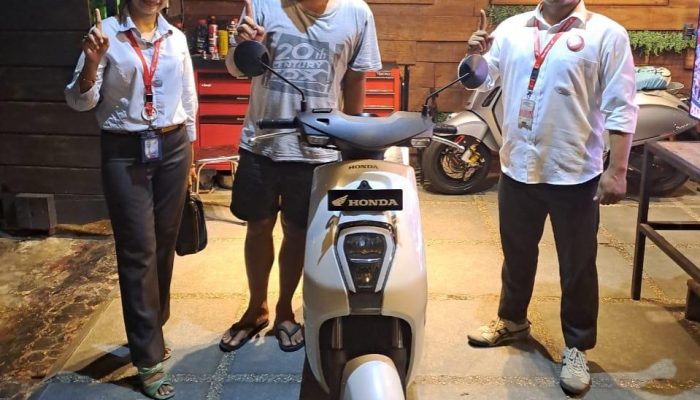 Candra Setiawan Konsumen Pertama di Papua yang Meminang Honda EM1 e: