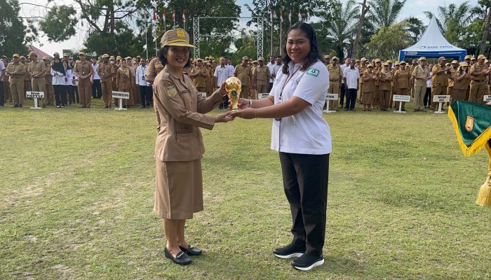 Pemkot Jayapura Menerima Piala dan Piagam UHC Award 2024 dari BPJS Kesehatan