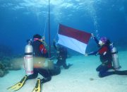 Menyelami Keindahan Nusantara: PLN UIP MPA Rayakan Kemerdekaan RI ke-79 di Bawah Laut Jayapura