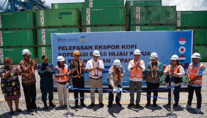 Bank Indonesia bersama Koperasi Produsen Emas Hijau Papua Melepas Ekspor Perdana Kopi 1,2 Ton ke Jepang dan Belanda