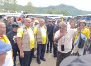 Kampanye di Yapen, Pasangan Mari-Yo Minta Restu di Dewan Adat dan 7 Kepala Suku