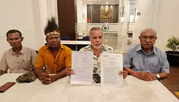 Merasa Difitnah, Willem Sroyer Laporkan Cagub BTM ke Bawaslu dan Polda Papua