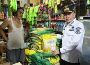 Pj Gubernur Papua Agus Fatoni Tinjau Pasar Aroro-Iroro, Pastikan Harga Bahan Pokok Stabil
