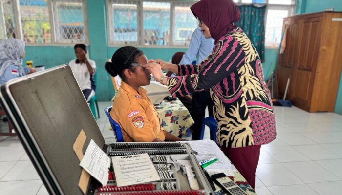1.043 Pelajar SMP di Nabire Periksa Mata Gratis