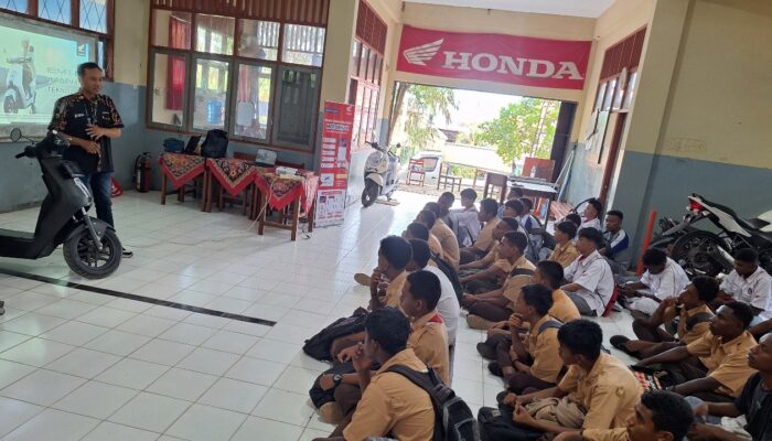 Astra Motor Papua jadi Guru Tamu di SMK Negeri 1 Sentani, Kenalkan Teknologi Sepeda Motor Listrik Honda EM1