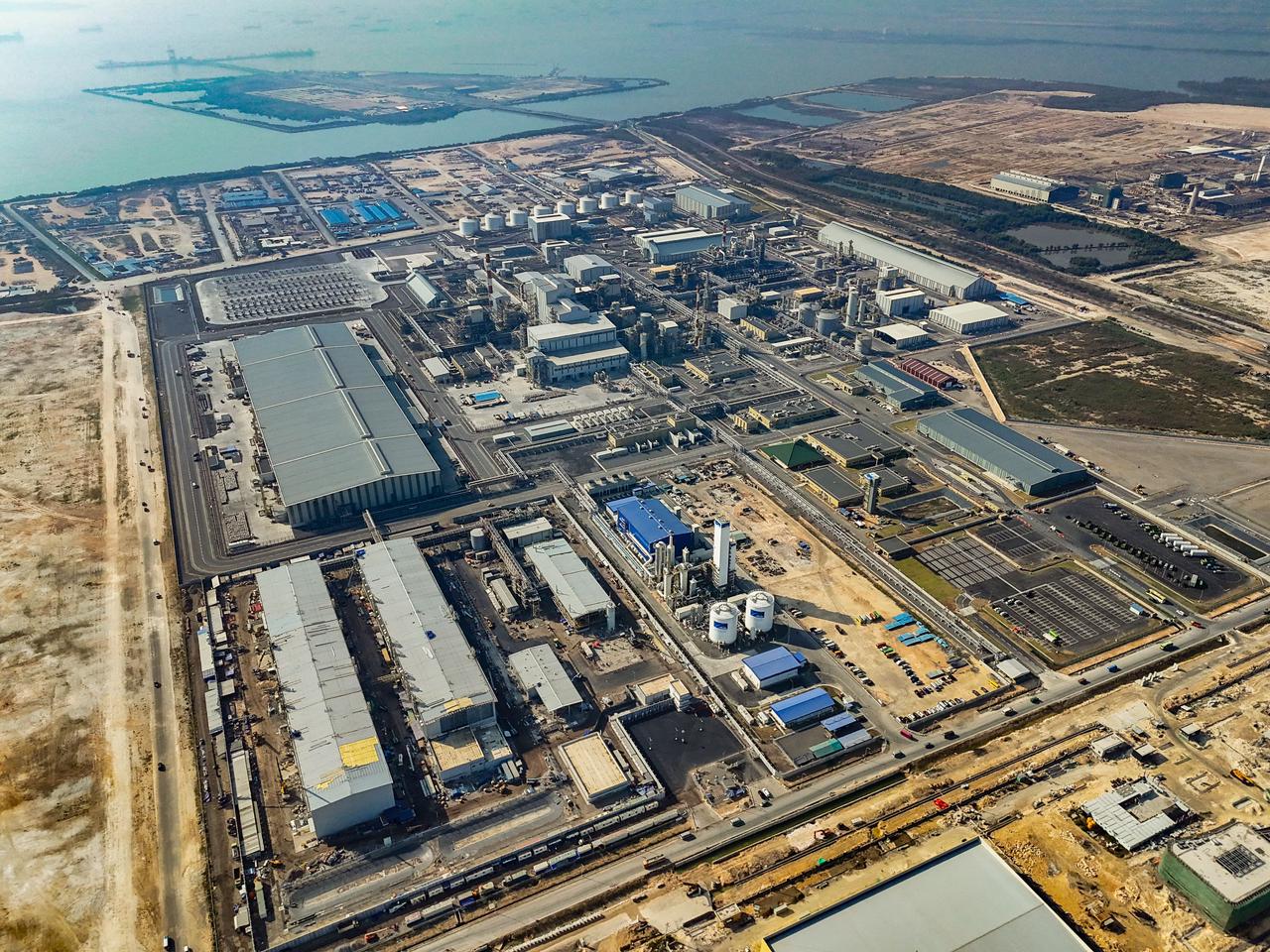 Smelter PT Freeport Indonesia (PTFI) di Kawasan Ekonomi Khusus, Gresik. PTFI telah mewujudkan pengolahan dan pemurnian terintegrasi dalam negeri, mulai dari hulu hingga hilir.( Foto : Istimewa )