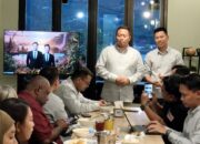 Region Head Astra Motor Papua Gangga Nanda Adi Surya dan Marketing Manager Suhendri saat perkenalan dengan media di Jayapura. ( Foto : Muhammad Kasim )