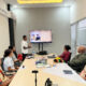Jamieson Ap Balim Wenda, Siswa kelas 11 IPA SMA Yapelin OB Anggen Bokondini saat mempresentasikan hasil magang desain grafis bersama tim Social Media Engagement Sagu Foundation. ( Foto : Istimewa )