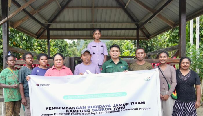 PLN UIP MPA Perkuat Kemandirian Ekonomi Masyarakat melalui Pengembangan Budidaya Jamur Tiram Kampung Sabron Yaru