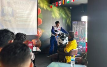 Astra Motor Papua Edukasi Safety Riding di Acara Nonton Bareng