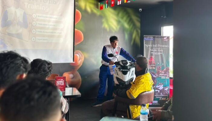 Astra Motor Papua Edukasi Safety Riding di Acara Nonton Bareng