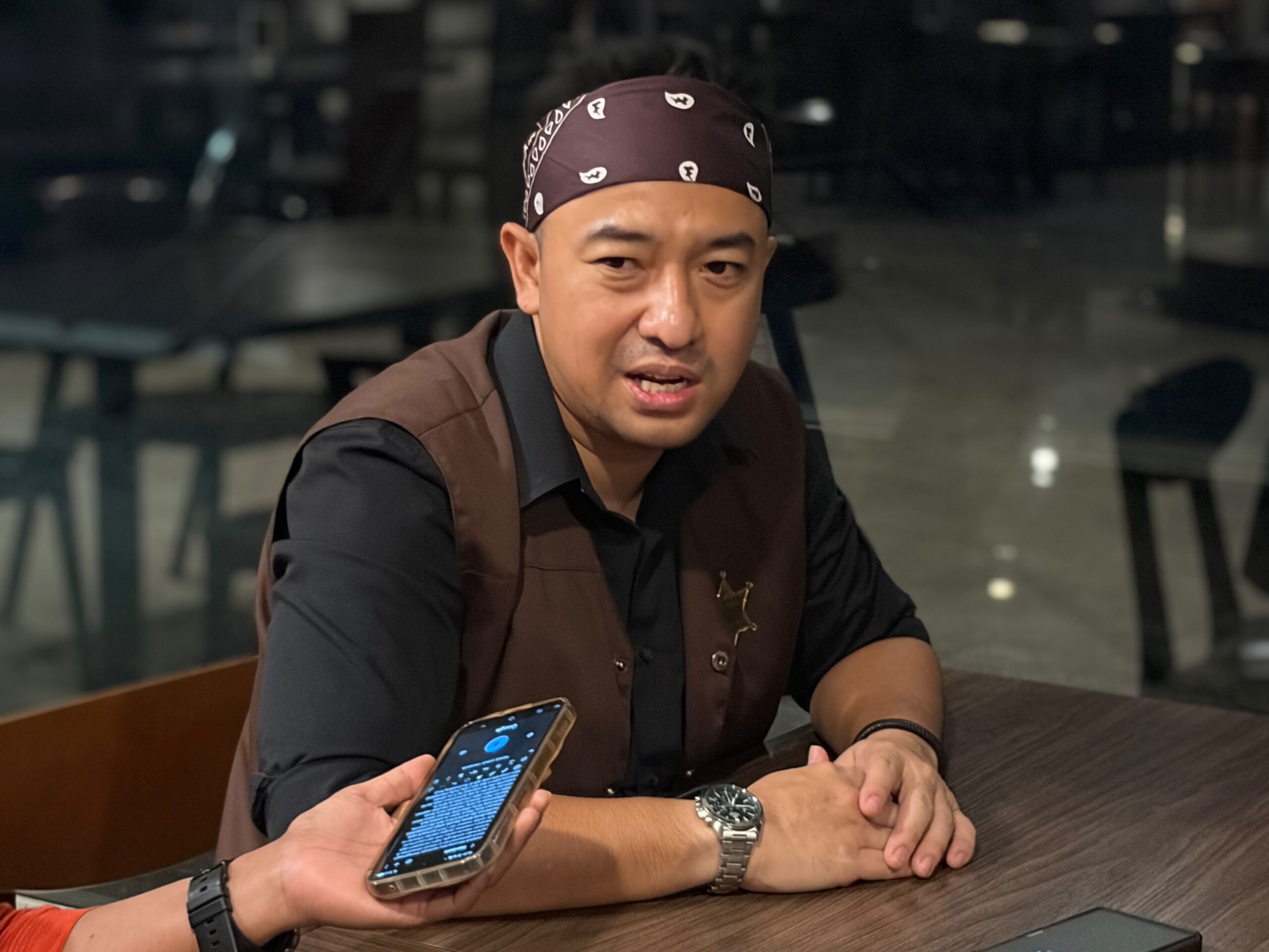 General Manager Horison Kotaraja Jayapura, Pandan Setiadi saat diwawancara wartawan. ( Foto : Istimewa )
