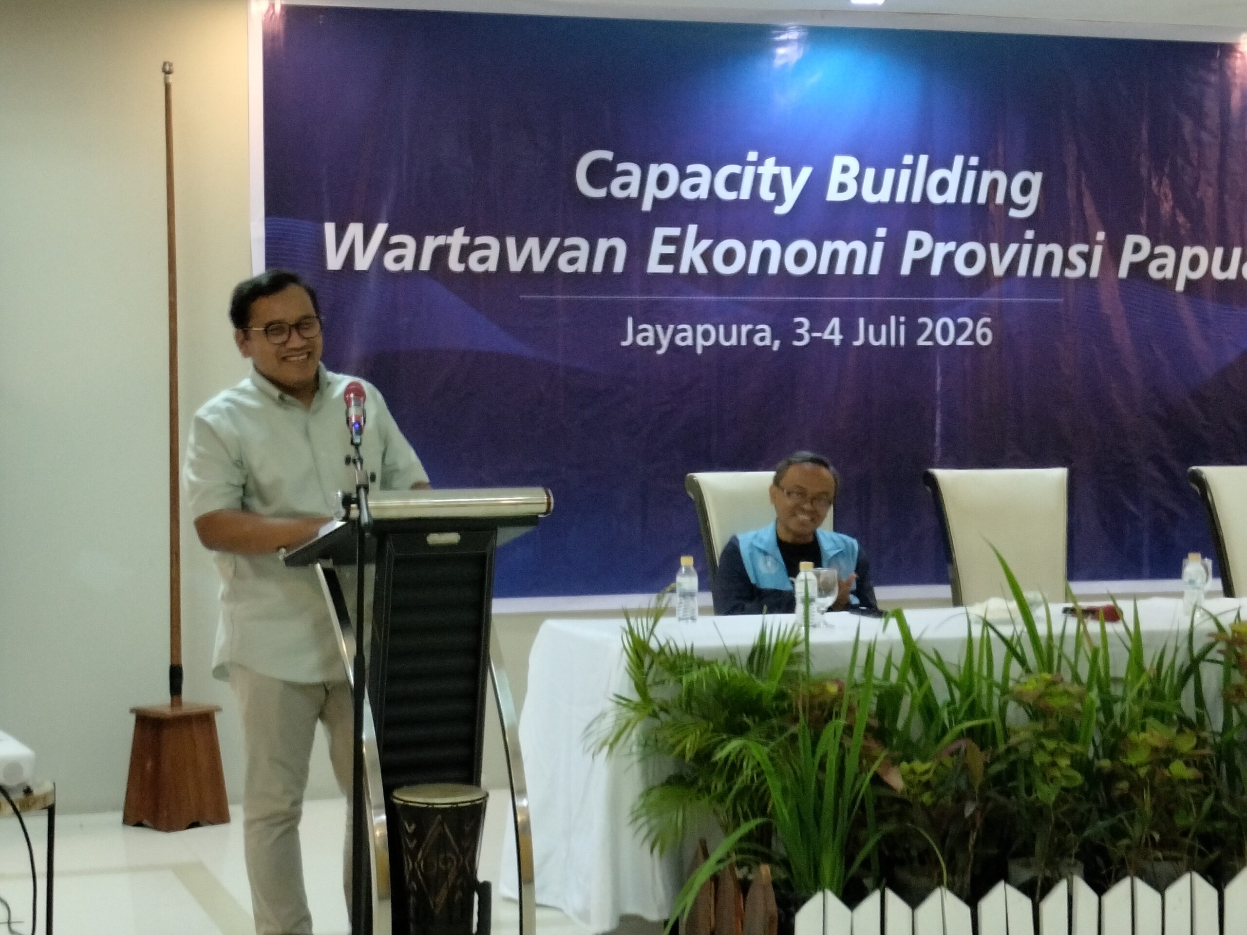 Kepala Perwakilan Bank Indonesia Provinsi Papua, Warsono ketika menyampaikan sambutan dalam kegiatan Capacity Building Wartawan Ekonomi di Jayapura, Jumat ( 3/7).( Foto : Muhammad Kasim )